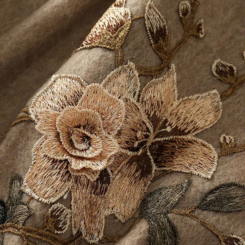 Chal de lana con Buddha Stones y borlas bordadas con flores blancas y naranjas, bufanda de viaje acogedora para el invierno