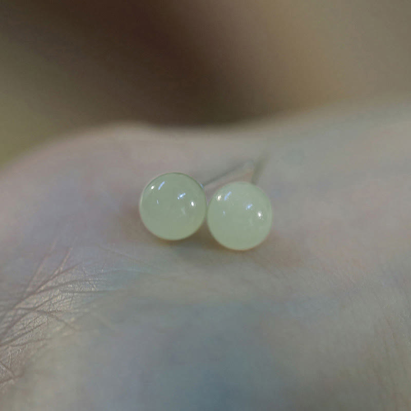 Pendientes de tuerca de la suerte con cuentas de jade redondo de Buddha Stones - image 1