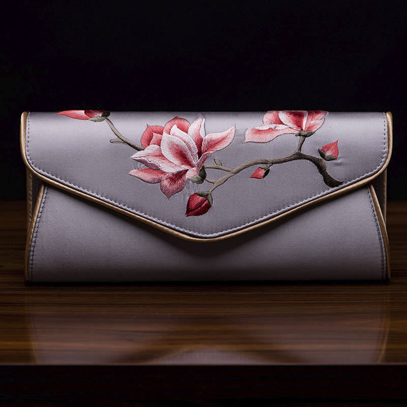 Bolso de mano con bordado de magnolia y Buddha Stones para bodas