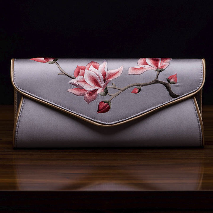 Bolso de mano con bordado de magnolia y Buddha Stones para bodas