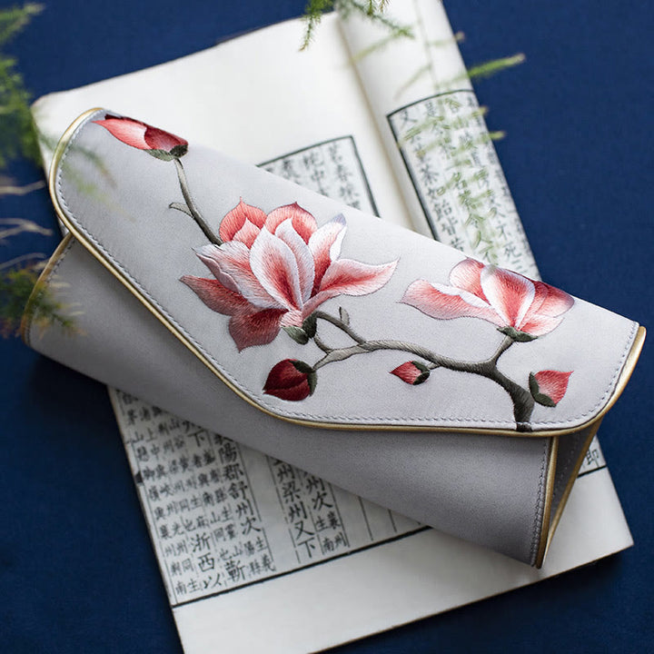 Bolso de mano con bordado de magnolia y Buddha Stones para bodas