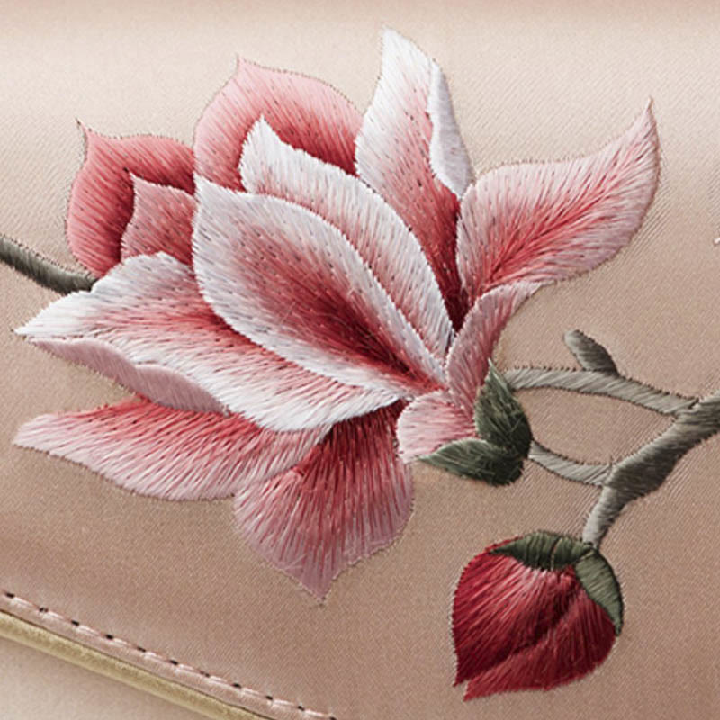 Bolso de mano con bordado de magnolia y Buddha Stones para bodas