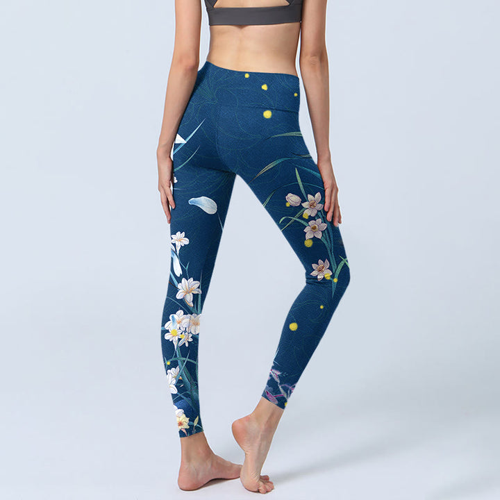 Leggings de ejercicio con diseño de mariposas y pequeñas flores blancas y azules de Buddha Stones para mujer - image 4
