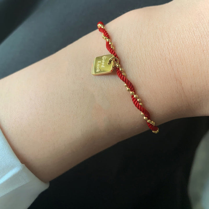 Pulsera de cobre bañada en oro con hilo rojo y Buddha Stones para la buena suerte y la fuerza