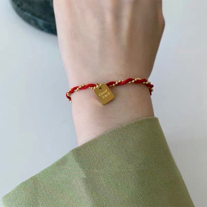 Pulsera de cobre bañada en oro con hilo rojo y Buddha Stones para la buena suerte y la fuerza