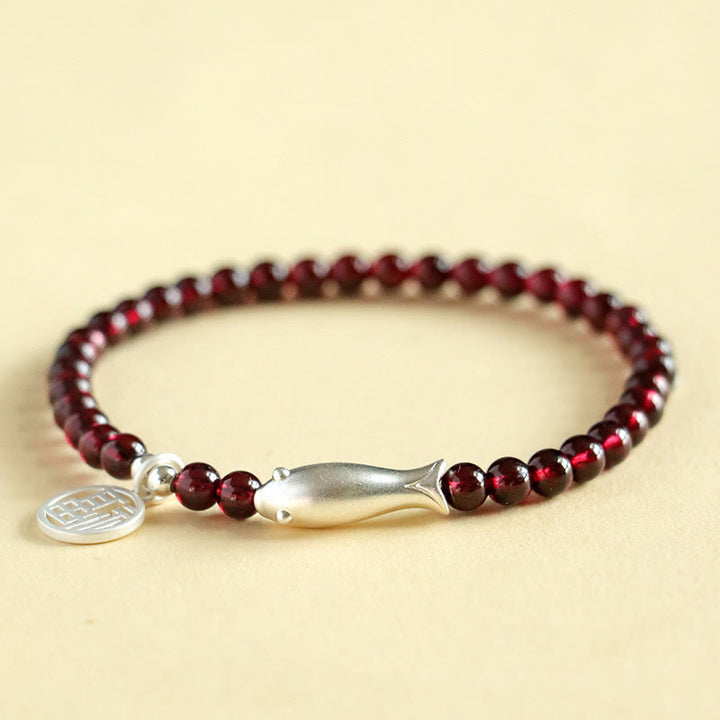 Pulsera de purificación con carácter de pez Fu en plata de ley 925 con Buddha Stones y granate