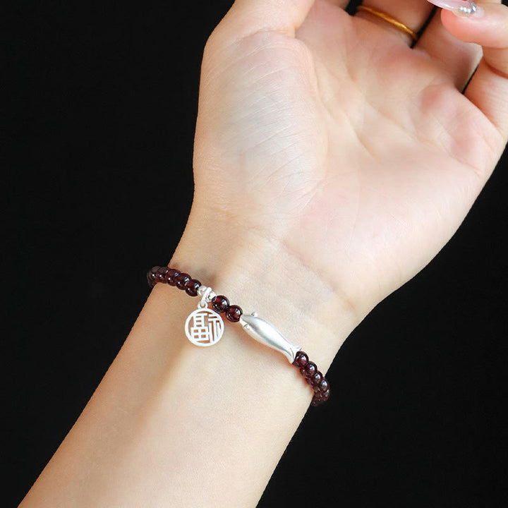 Pulsera de purificación con carácter de pez Fu en plata de ley 925 con Buddha Stones y granate