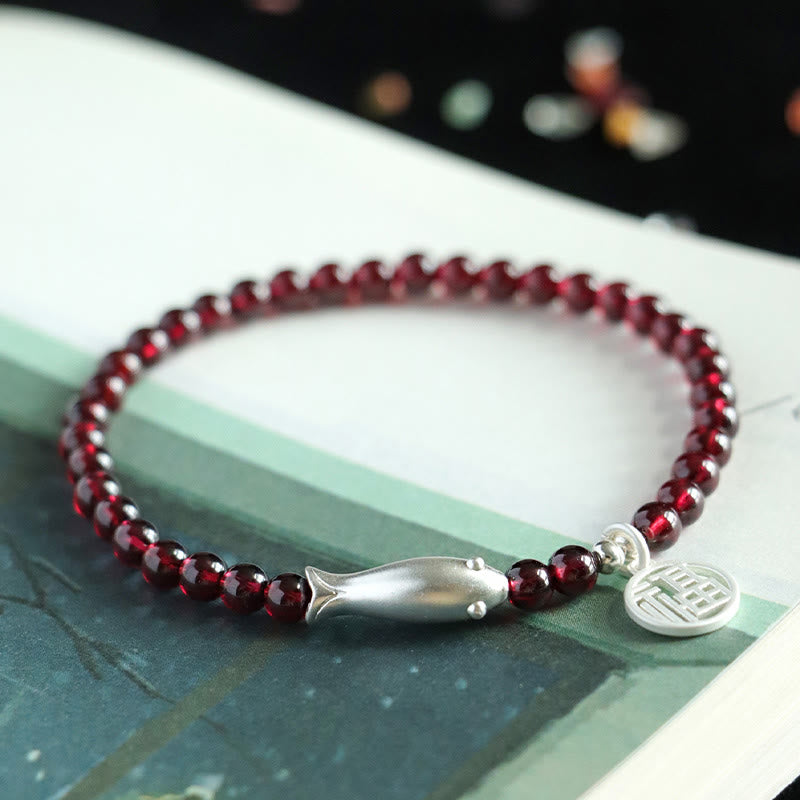 Pulsera de purificación con carácter de pez Fu en plata de ley 925 con Buddha Stones y granate