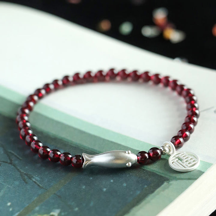 Pulsera de purificación con carácter de pez Fu en plata de ley 925 con Buddha Stones y granate