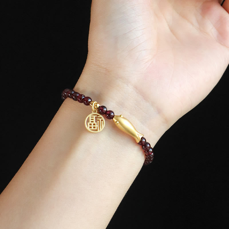 Pulsera de purificación con carácter de pez Fu en plata de ley 925 con Buddha Stones y granate