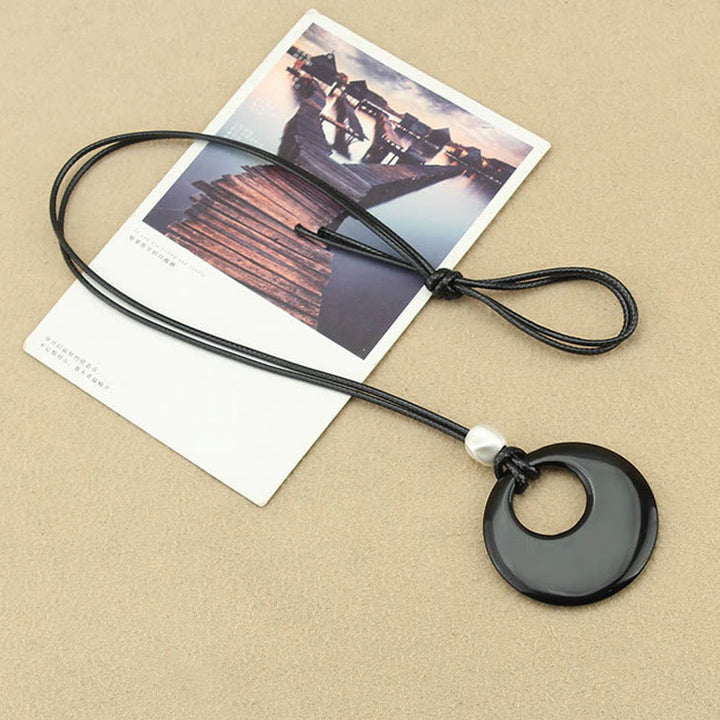 Collar con colgante de cobre con imagen de piedra de Liuli y obsidiana negra de Buddha Stones