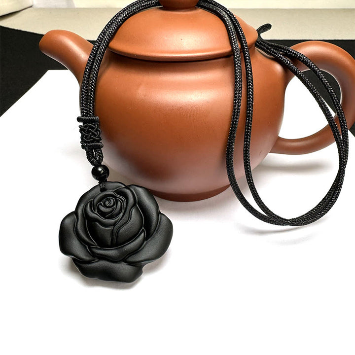 Colgante de collar purificador de rosa negra con hilo de obsidiana negra y Buddha Stones