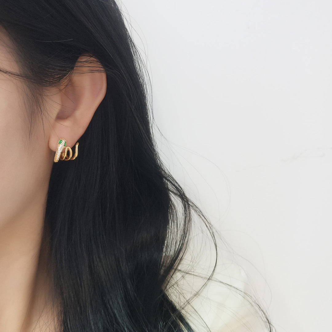 Pendientes de plata de ley 925 con Buddha Stones y forma de serpiente de ojos verdes con el año de la serpiente