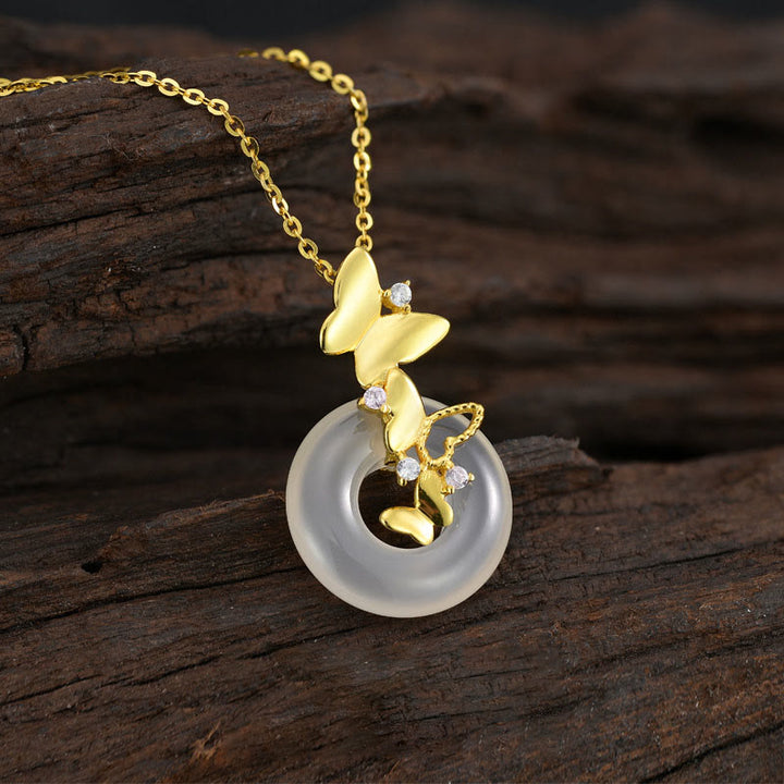 Colgante de plata de Buddha Stones 925 con forma de mariposa y calcedonia, con hebilla de paz y bendición de la suerte - Mariposa de calcedonia bañada en oro de 18 quilates - image 0
