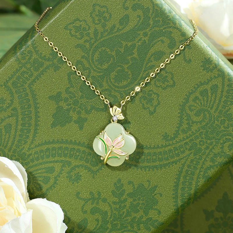 Buddha Stones 925 con diseño de mariposa magnolia y trébol de cuatro hojas de jade hetiano - Collar de jade Hetian - Plata de ley 925 bañada en oro de 14 quilates - image 0