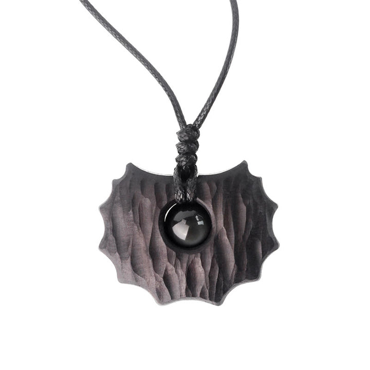 Collar con colgante de paz y calma con forma irregular de obsidiana y madera de ébano y Buddha Stones