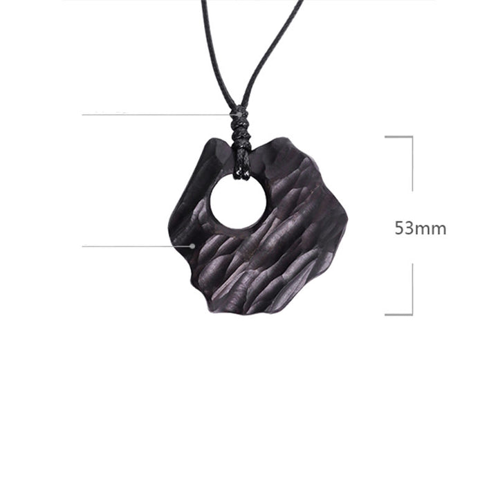Collar con colgante de equilibrio de paz con forma irregular y hueco de madera de ébano y Buddha Stones