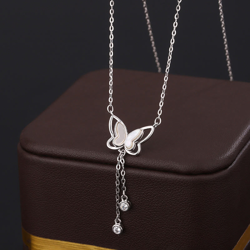 Collar con colgante de mariposa y piedra Tridacna de plata de ley 999 con Buddha Stones - Mariposa de plata de ley 999 - image 0