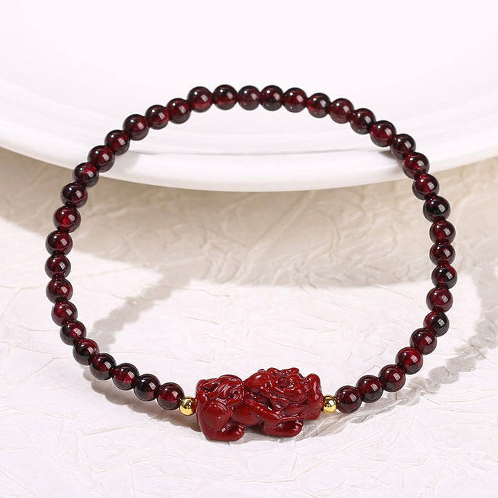 Pulsera protectora de cuentas cuadradas de cuarzo fresa PiXiu con granate y cinabrio de Buddha Stones