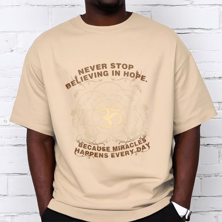 Camiseta de algodón con diseño de loto Om y Buddha Stones que nunca dejan de creer en la esperanza - image 7