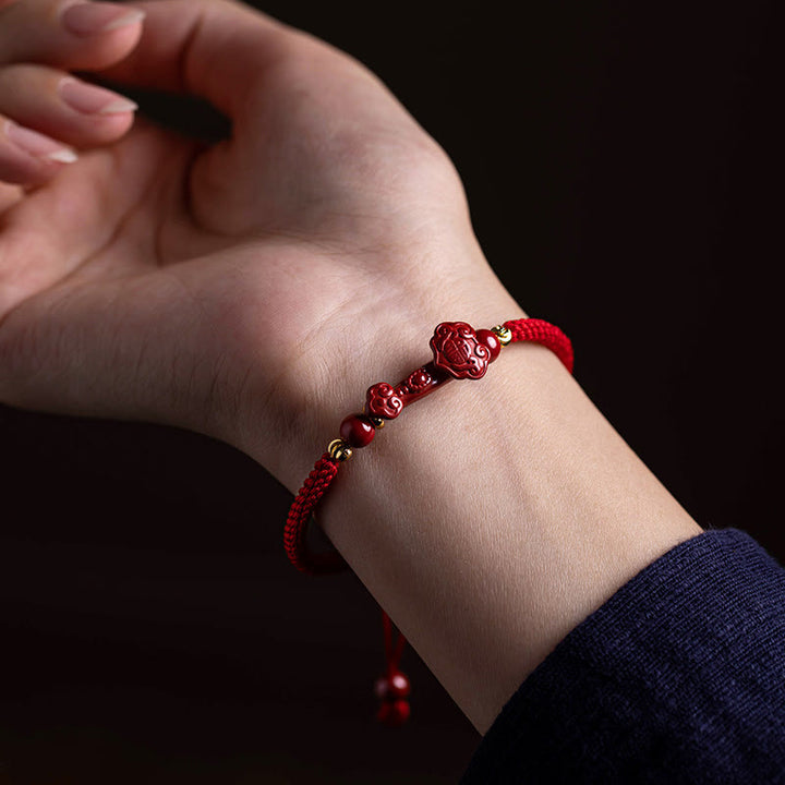 Pulsera trenzada de hilo rojo con bendición de PiXiu y mango de ruyi de cinabrio hecha a mano con Buddha Stones
