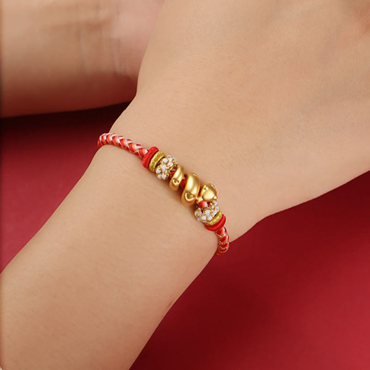 Pulsera trenzada con hilo rojo degradado y Buddha Stones en plata de ley 999 con el año de la serpiente y la suerte