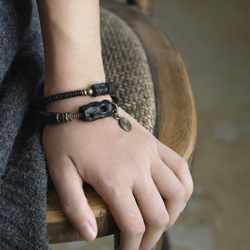 Pulsera de doble vuelta con Buddha Stones, madera de ébano, cobre, latón y ágata roja