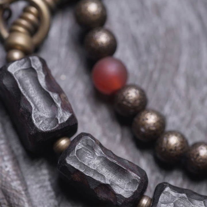 Pulsera de doble vuelta con Buddha Stones, madera de ébano, cobre, latón y ágata roja