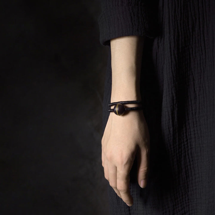 Pulsera de doble vuelta con forma de cubo y bola de equilibrio de latón, cobre y madera de ébano y Buddha Stones