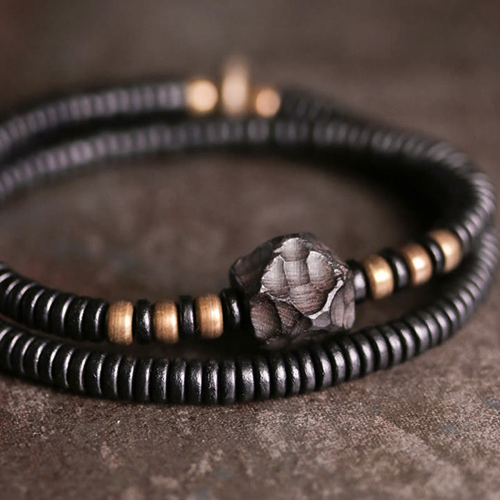 Pulsera de doble vuelta con Buddha Stones, madera de ébano, cobre y latón