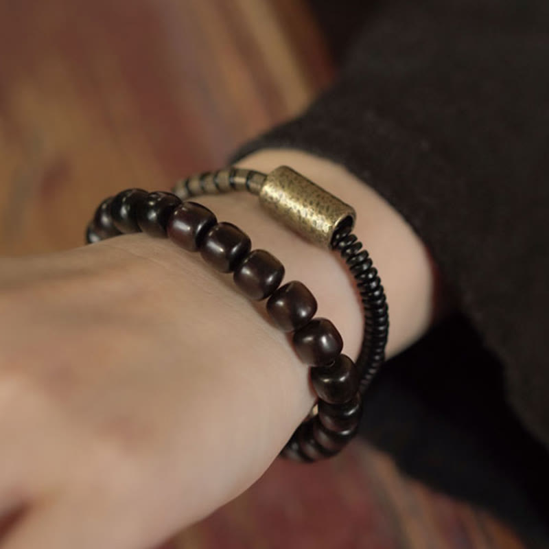 Pulsera de equilibrio de doble vuelta con cuentas cónicas vintage de madera de ébano, cobre y latón con Buddha Stones