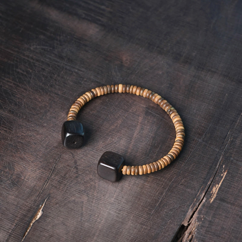Pulsera de equilibrio con forma de cubo de sándalo verde y madera de ébano y Buddha Stones