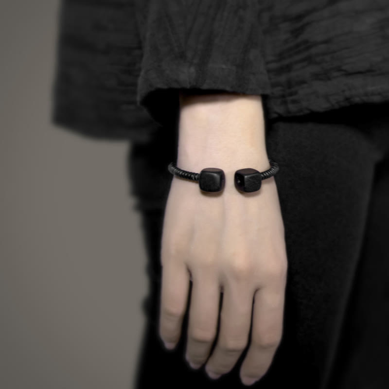 Pulsera de equilibrio con forma de cubo de sándalo verde y madera de ébano y Buddha Stones