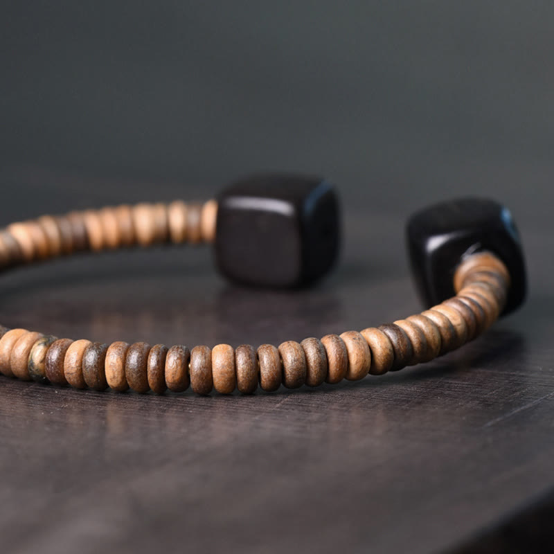 Pulsera de equilibrio con forma de cubo de sándalo verde y madera de ébano y Buddha Stones