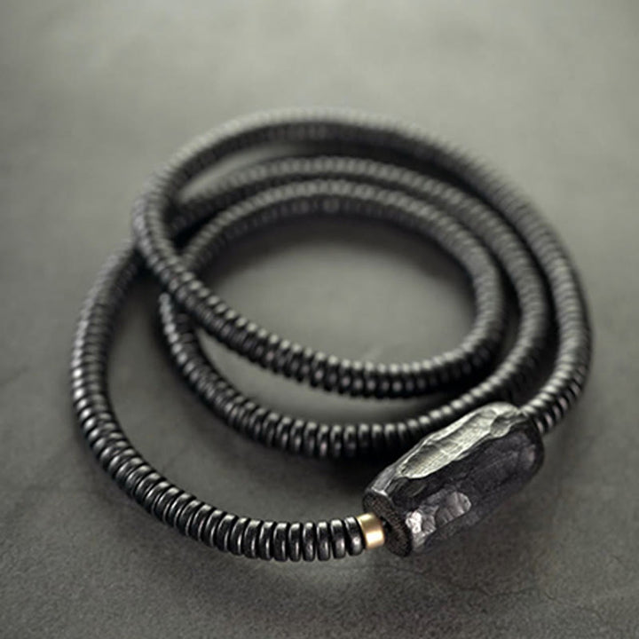 Pulsera de triple vuelta con Buddha Stones, madera de ébano, cobre y latón