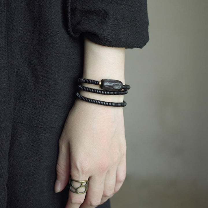 Pulsera de triple vuelta con Buddha Stones, madera de ébano, cobre y latón