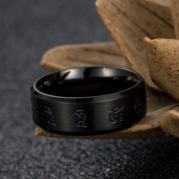 Anillo de equilibrio de acero y titanio con mantra Jambhala negro y Buddha Stones