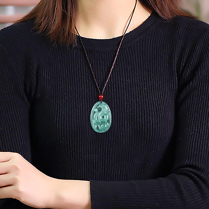 Collar con colgante de jade natural y Buddha Stones con forma ovalada para el año de la serpiente