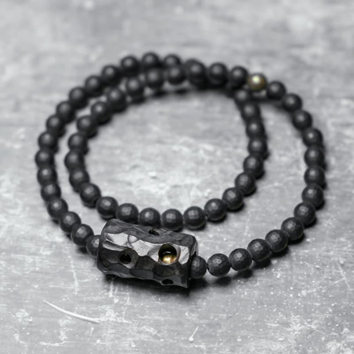 Pulsera protectora de doble vuelta con ónix negro y ébano con superficie de corte esmerilado y Buddha Stones