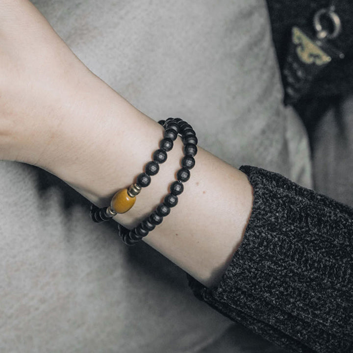 Pulsera protectora de doble envoltura con cuentas de topacio ónix negro y superficie cortada esmerilada con Buddha Stones