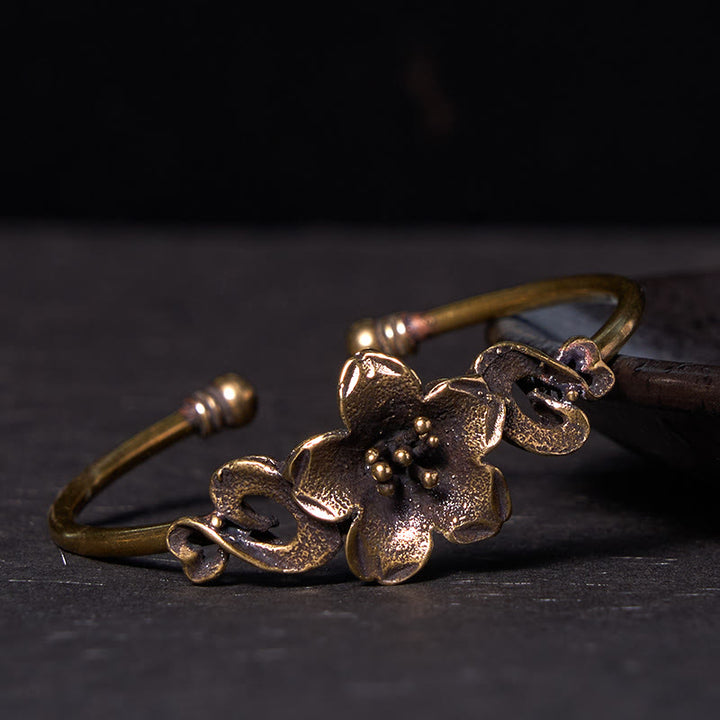 Brazalete de cobre y latón con Buddha Stones, flores, hojas y suerte para la curación