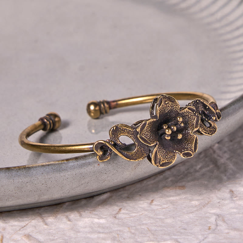 Brazalete de cobre y latón con Buddha Stones, flores, hojas y suerte para la curación