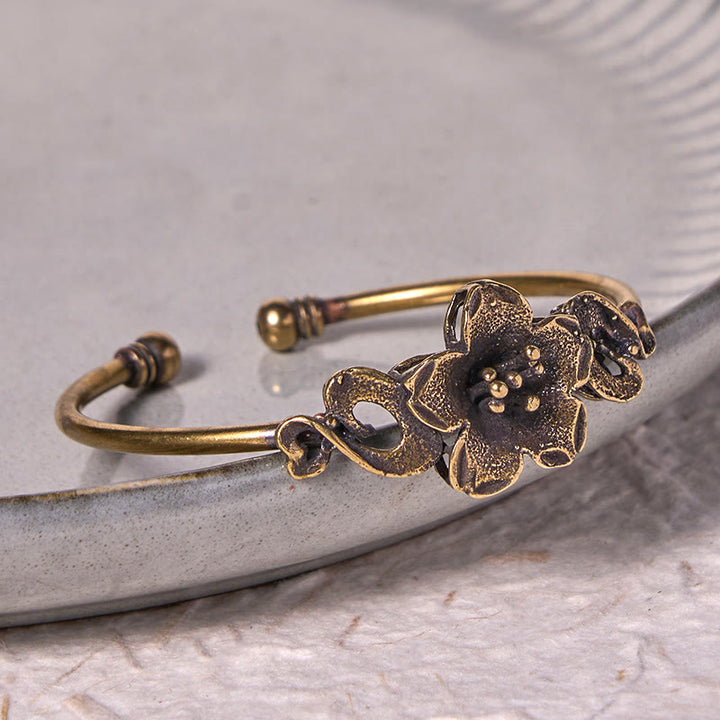 Brazalete de cobre y latón con Buddha Stones, flores, hojas y suerte para la curación