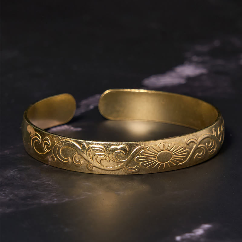 Brazalete de cobre y latón con Buddha Stones, margaritas, flores y enredaderas para el cuidado personal