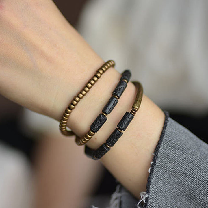 Pulsera envolvente de varias vueltas con piedra de lava vintage de Buddha Stones, cobre y latón