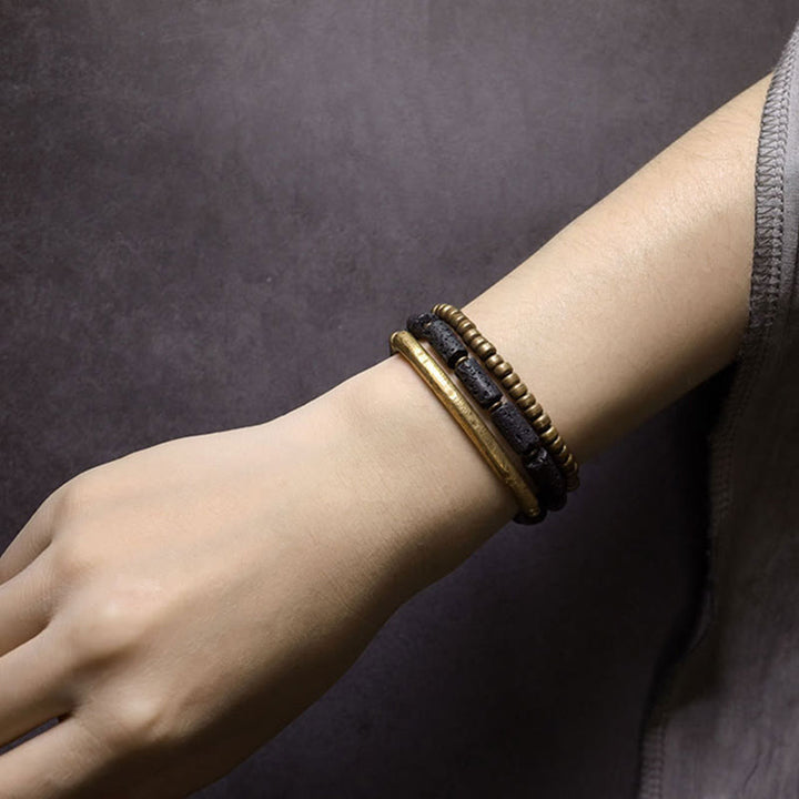 Pulsera envolvente de varias vueltas con piedra de lava vintage de Buddha Stones, cobre y latón
