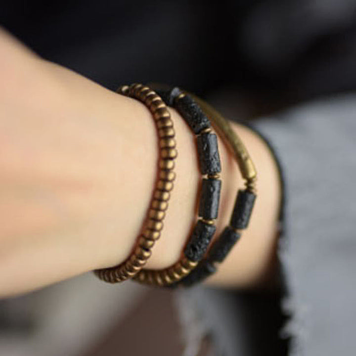 Pulsera envolvente de varias vueltas con piedra de lava vintage de Buddha Stones, cobre y latón
