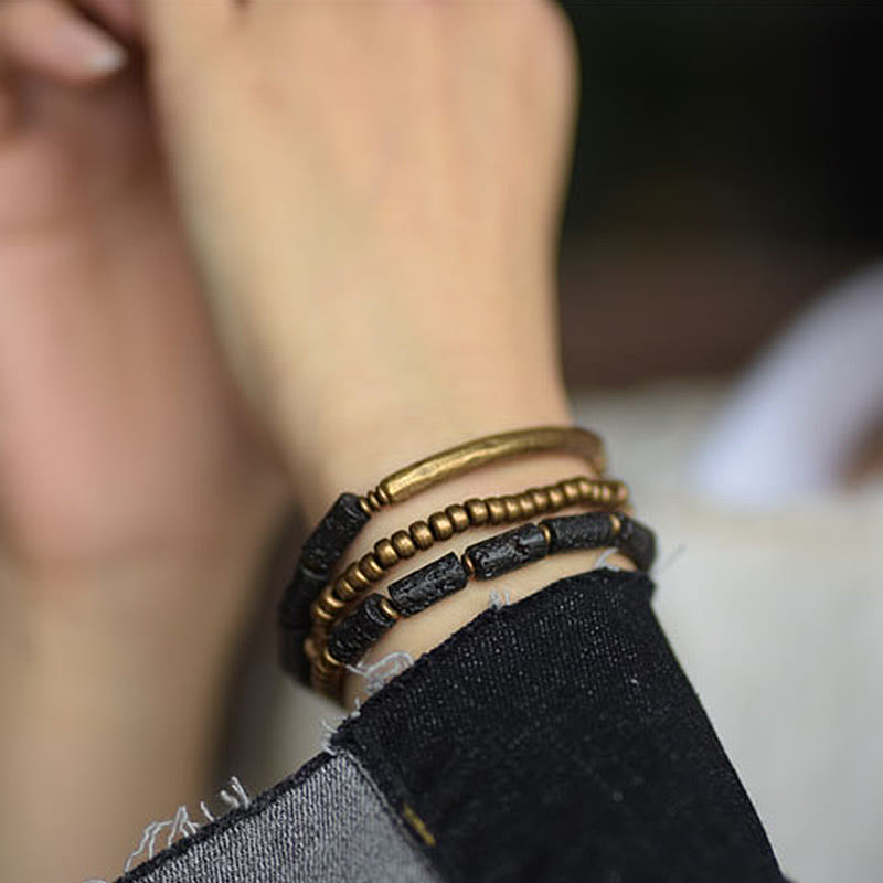 Pulsera envolvente de varias vueltas con piedra de lava vintage de Buddha Stones, cobre y latón