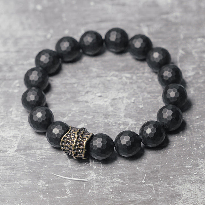 Pulsera protectora de latón y cobre con ónix negro mate y Buddha Stones