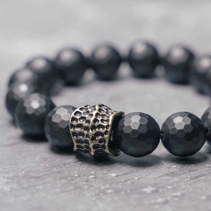 Pulsera protectora de latón y cobre con ónix negro mate y Buddha Stones